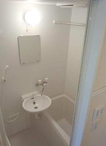 バス・シャワールーム　浴室乾燥機付きで雨の日の洗濯も安心。