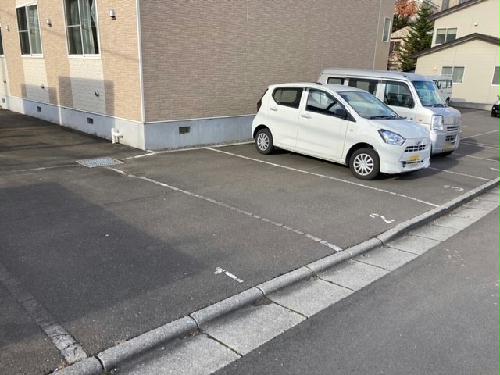 【レオパレス道の駐車場】