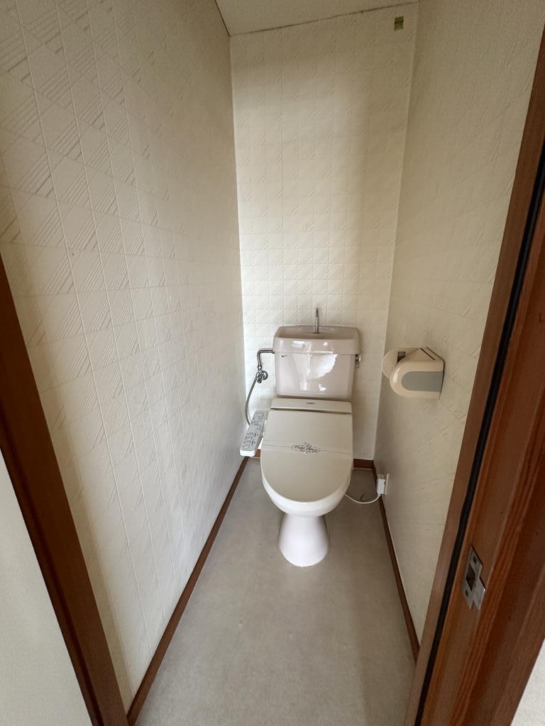 トイレ　写真は同タイプの別部屋です