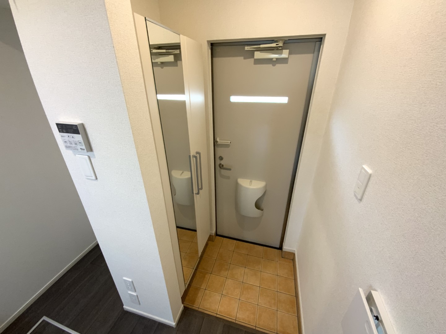 玄関　他室参考写真　シューズボックスあります