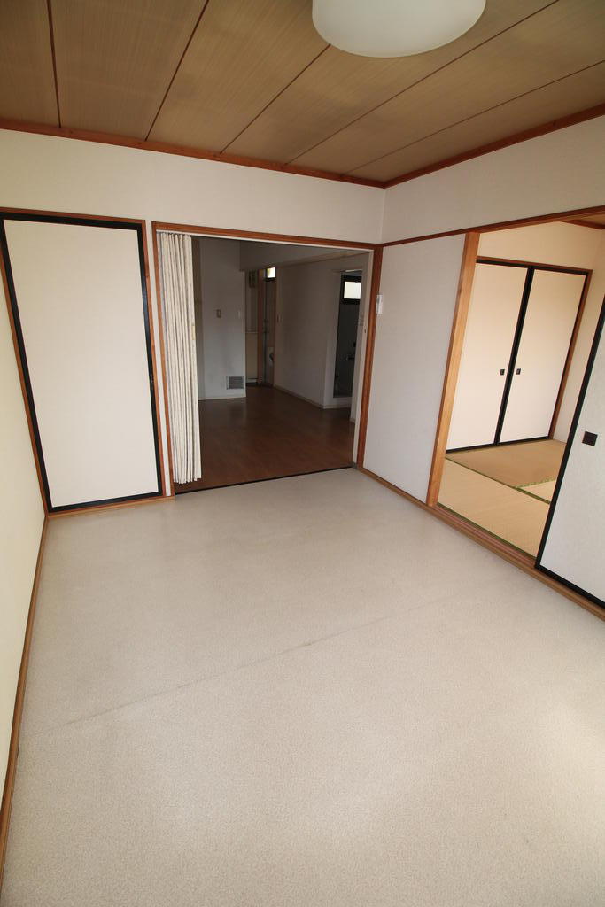 パレーシャルくさのAの居間写真