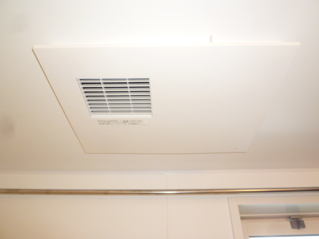 その他設備　浴室乾燥機完備で雨の日や梅雨時も安心ですね