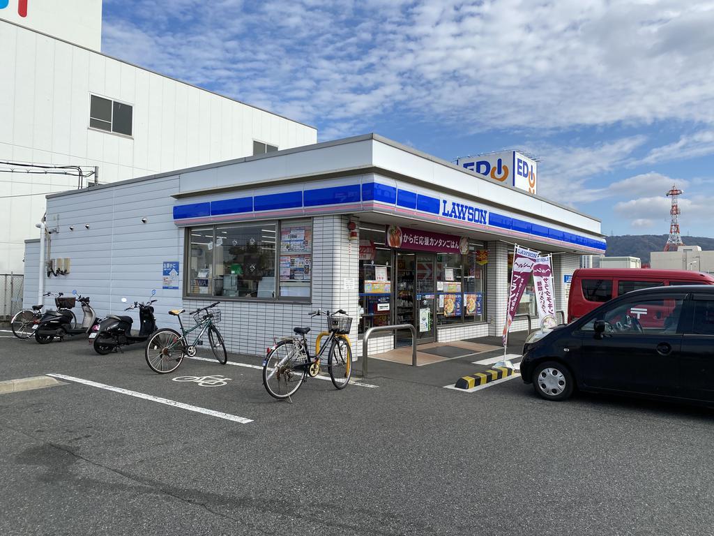 コンビニ　ローソン八尾沼四丁目店（コンビニ）まで581m