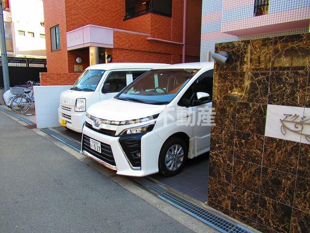 【アクシスコート住之江の駐車場】