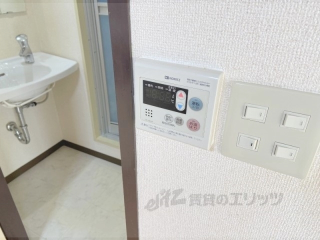 その他設備　給湯器リモコン