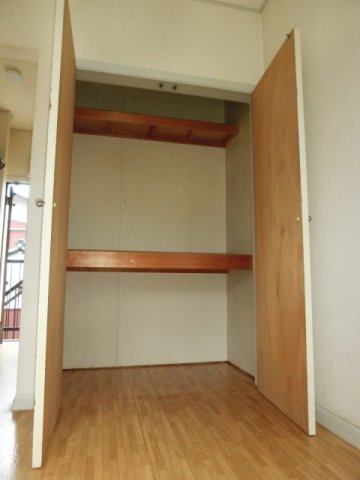収納　押入れタイプの収納スペース。