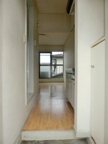 玄関　玄関入るとこんな感じ。