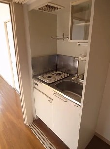 キッチン　別部屋参考写真となります。