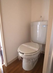 トイレ　別部屋参考写真となります。