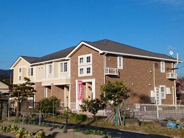 和歌山市直川のアパートの建物外観