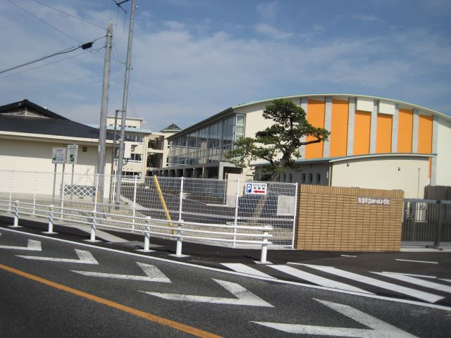 小学校　日の出小学校（小学校）まで650m