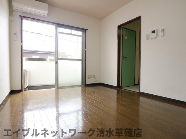 居室・リビング　ゆったり過ごせる居間です