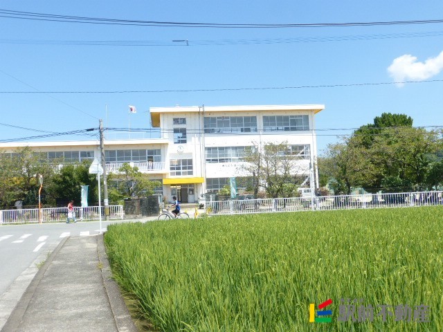 小学校　忠見小学校（小学校）まで400m