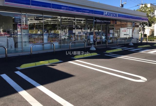 コンビニ　ローソン アクロスプラザ三原店（コンビニ）まで843m