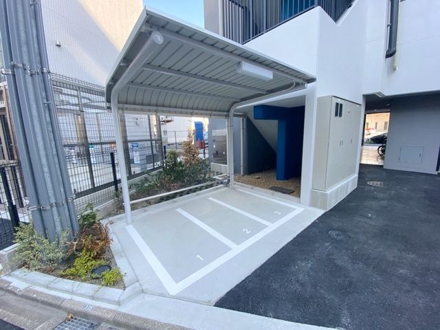 【名古屋市中区金山のマンションの駐車場】