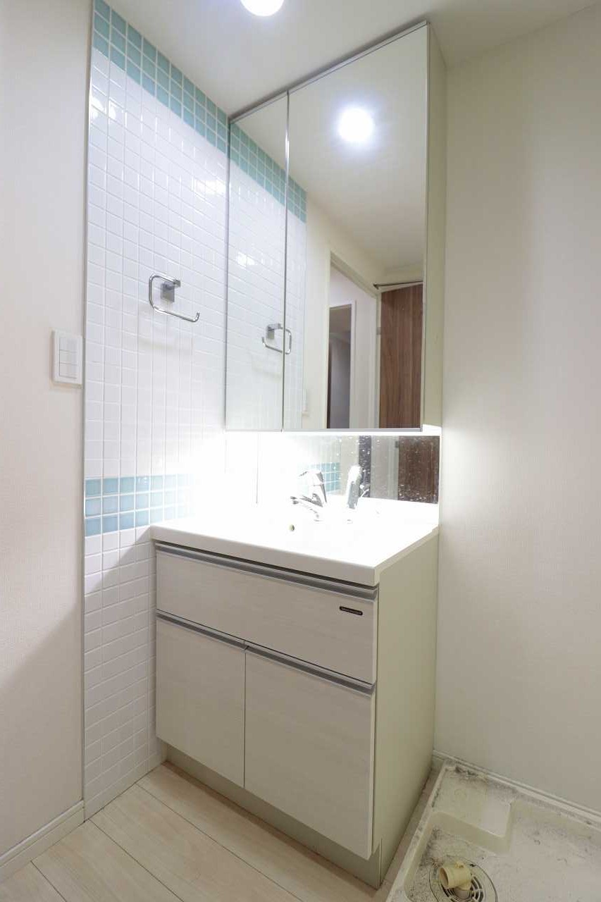 洗面設備　※同物件、別部屋の写真です。