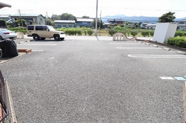 【大里郡寄居町大字藤田のアパートの駐車場】