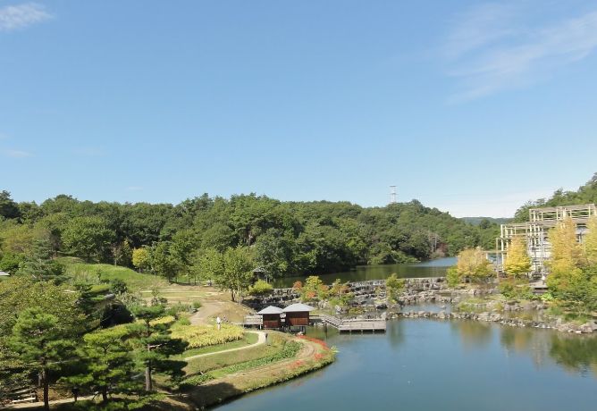 【ウィルコート精華A棟の公園】