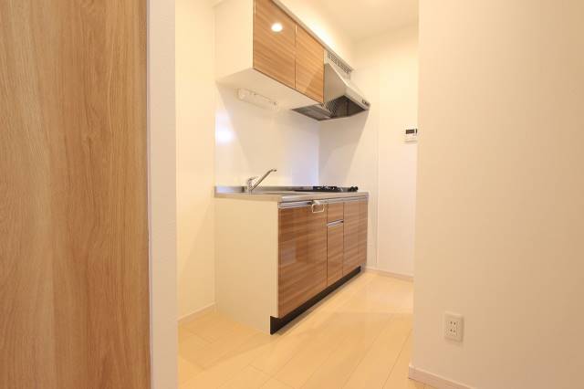 キッチン　人気のシステムキッチンで料理をどうぞ。