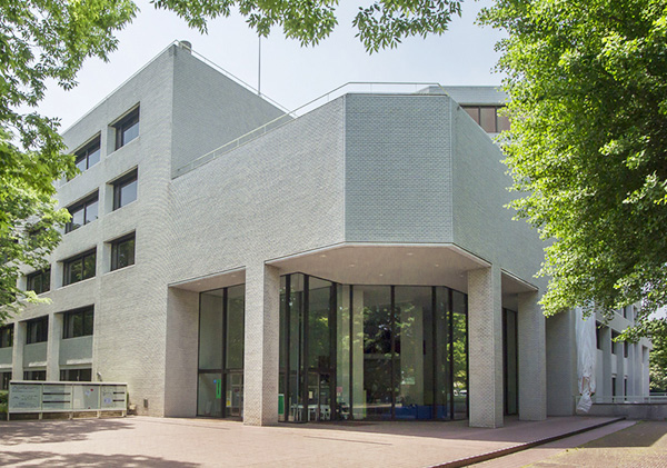 【港区元麻布のマンションの図書館】