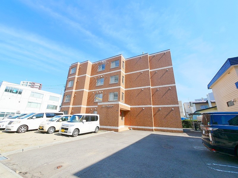 建物外観　駅近のとっても広い1Ｋタイプです♪