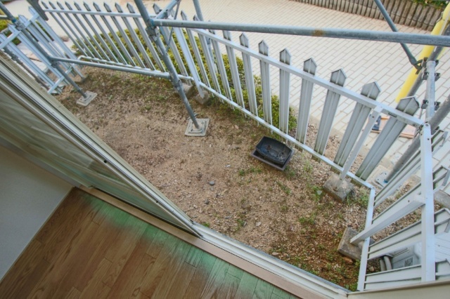 バルコニー　同じ敷地内別のお部屋