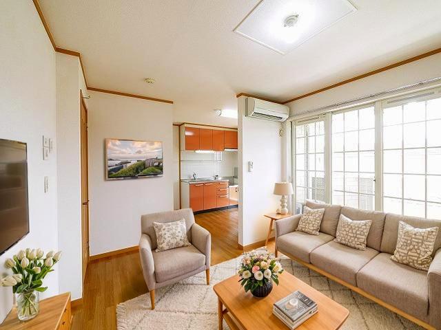 居室・リビング　CGで家具等を配置したもので家具等は含まれません