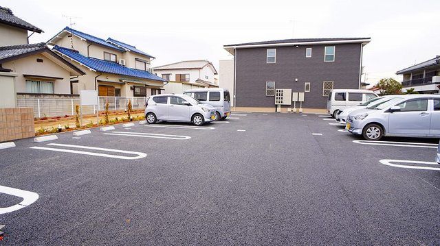 【本庄市栄のアパートの駐車場】