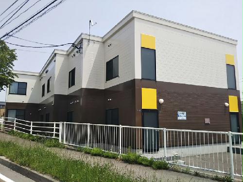 【レオパレス平岸高台の建物外観】