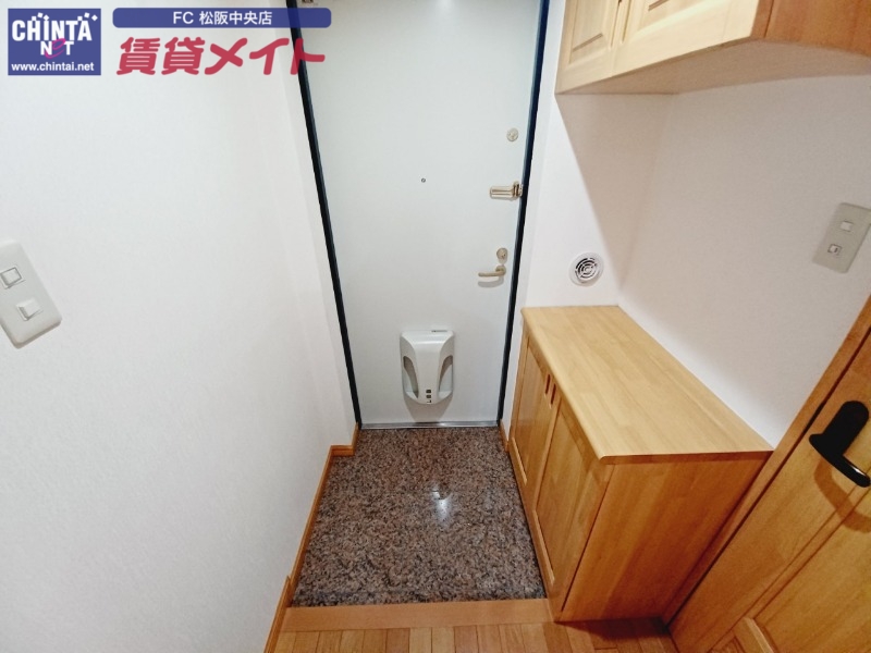 玄関　同型別室のお写真です。