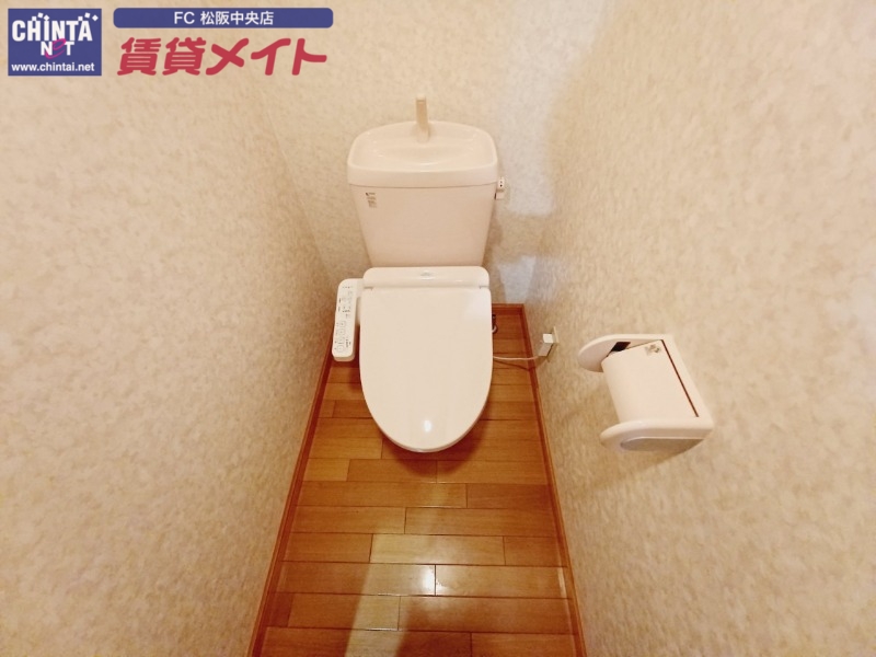 トイレ　同型別室のお写真です。