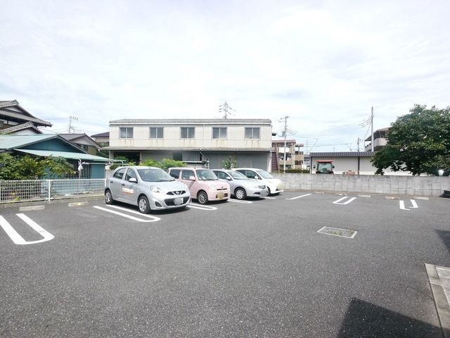 【相模原市南区当麻のアパートの駐車場】