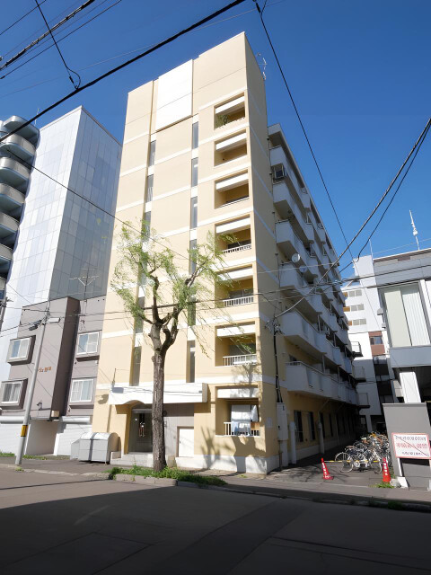 札幌市豊平区豊平一条のマンションの建物外観