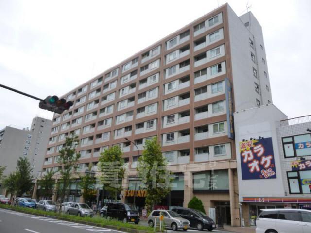 京都市右京区西院三蔵町のマンションの建物外観