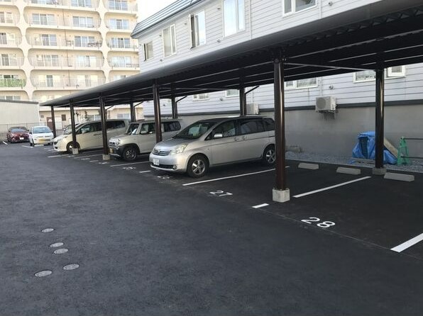 【札幌市北区北三十一条西のマンションの駐車場】