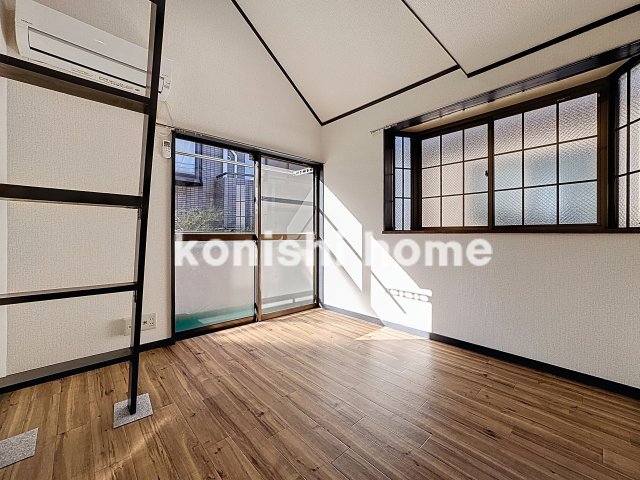 居室・リビング　※反転タイプ、別部屋写真使用。