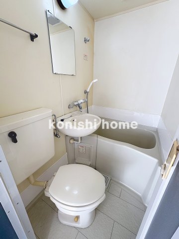 バス・シャワールーム　※反転タイプ、別部屋写真使用。