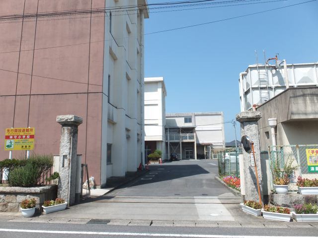小学校　津島市立神守小学校（小学校）まで1947m