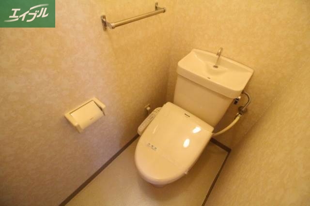 トイレ　同物件別部屋の写真です