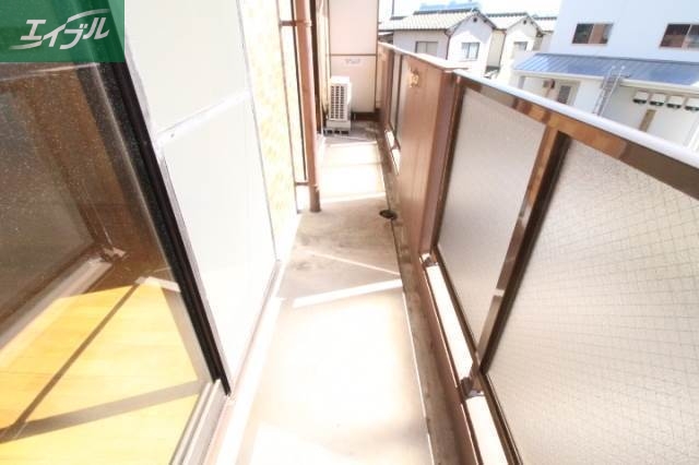 バルコニー　同物件別部屋の写真です