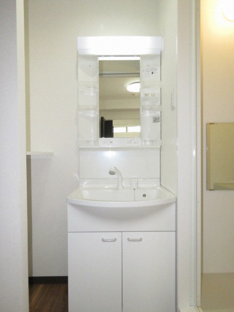 洗面設備　シャンプードレッサー付です♪