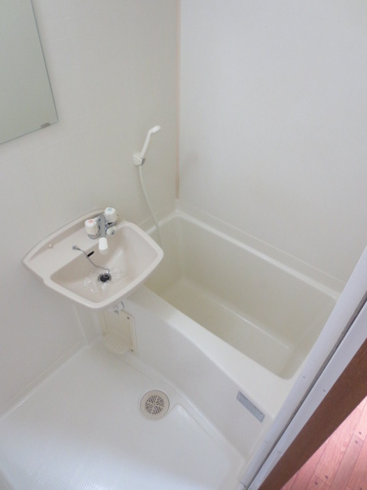 バス・シャワールーム　※別のお部屋の写真になります。