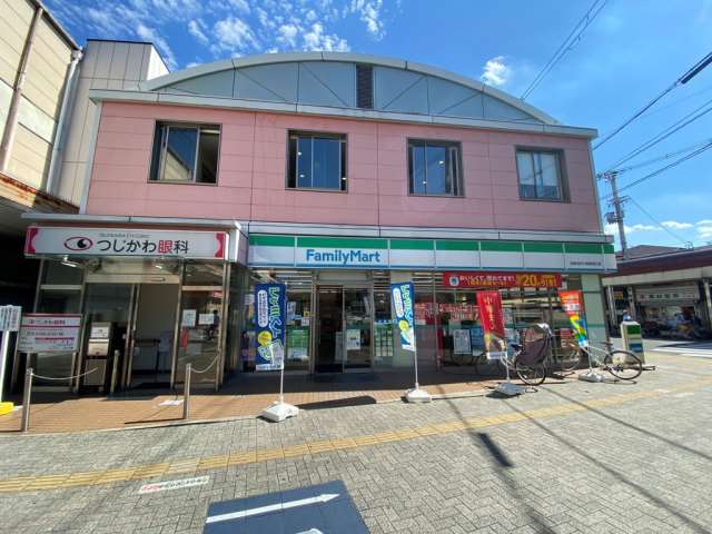 コンビニ　ファミリーマート（コンビニ）まで89m