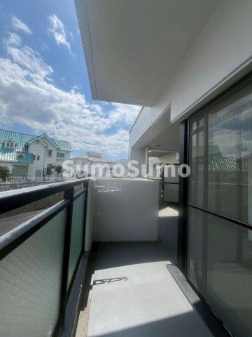 バルコニー　暖かな日差しのふりそそぐバルコニー