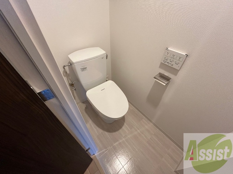 トイレ　シャワートイレになっているので快適です！