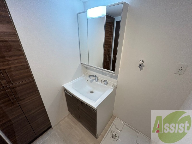 洗面設備　お洒落な独立洗面化粧台になっておりました！