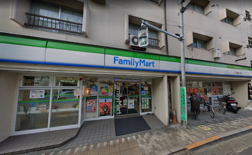 コンビニ　ファミリーマート 下連雀三丁目店（コンビニ）まで381m