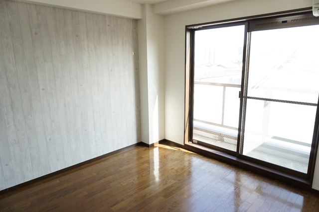 居室・リビング　★南西向き６帖の洋室です♪★