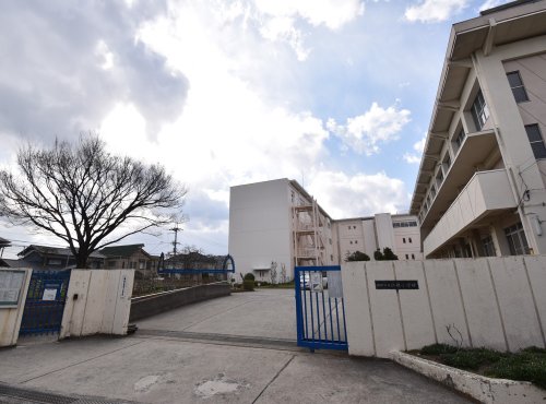 小学校　鈴原小学校（小学校）まで541m