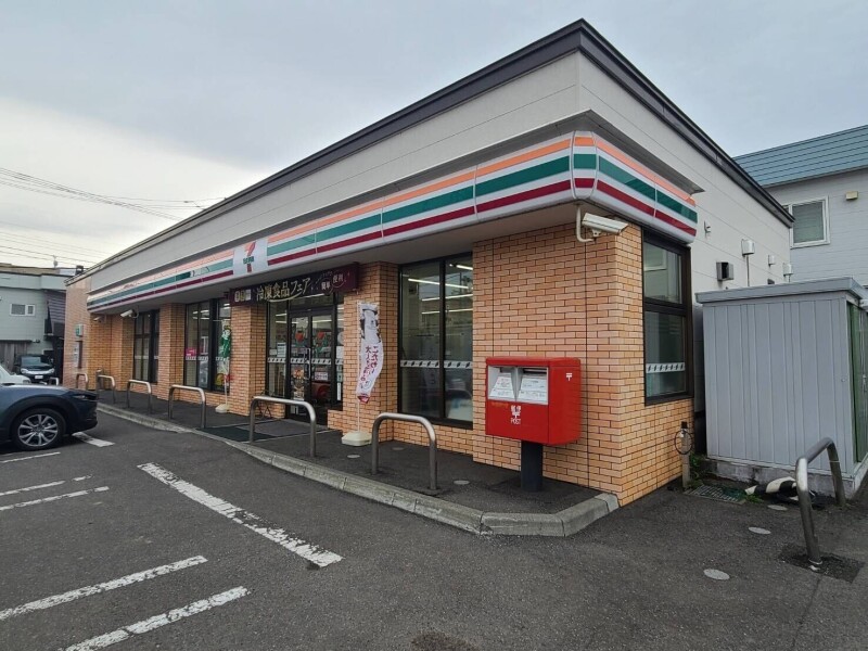 コンビニ　セブンイレブン札幌曙6条店（コンビニ）まで402m